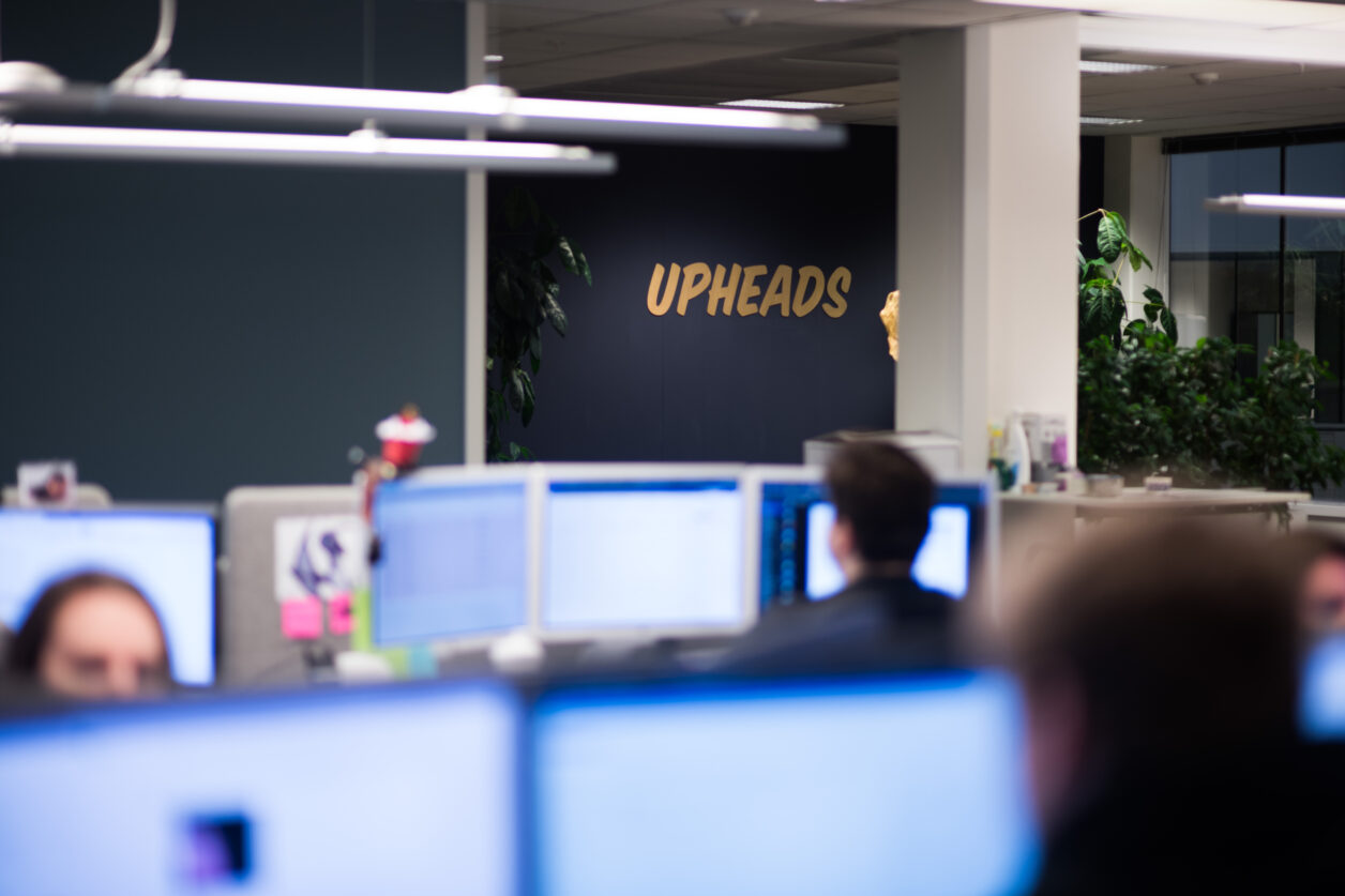 Bilde av Upheads sin Servicedesk som hjelper med IT-drift