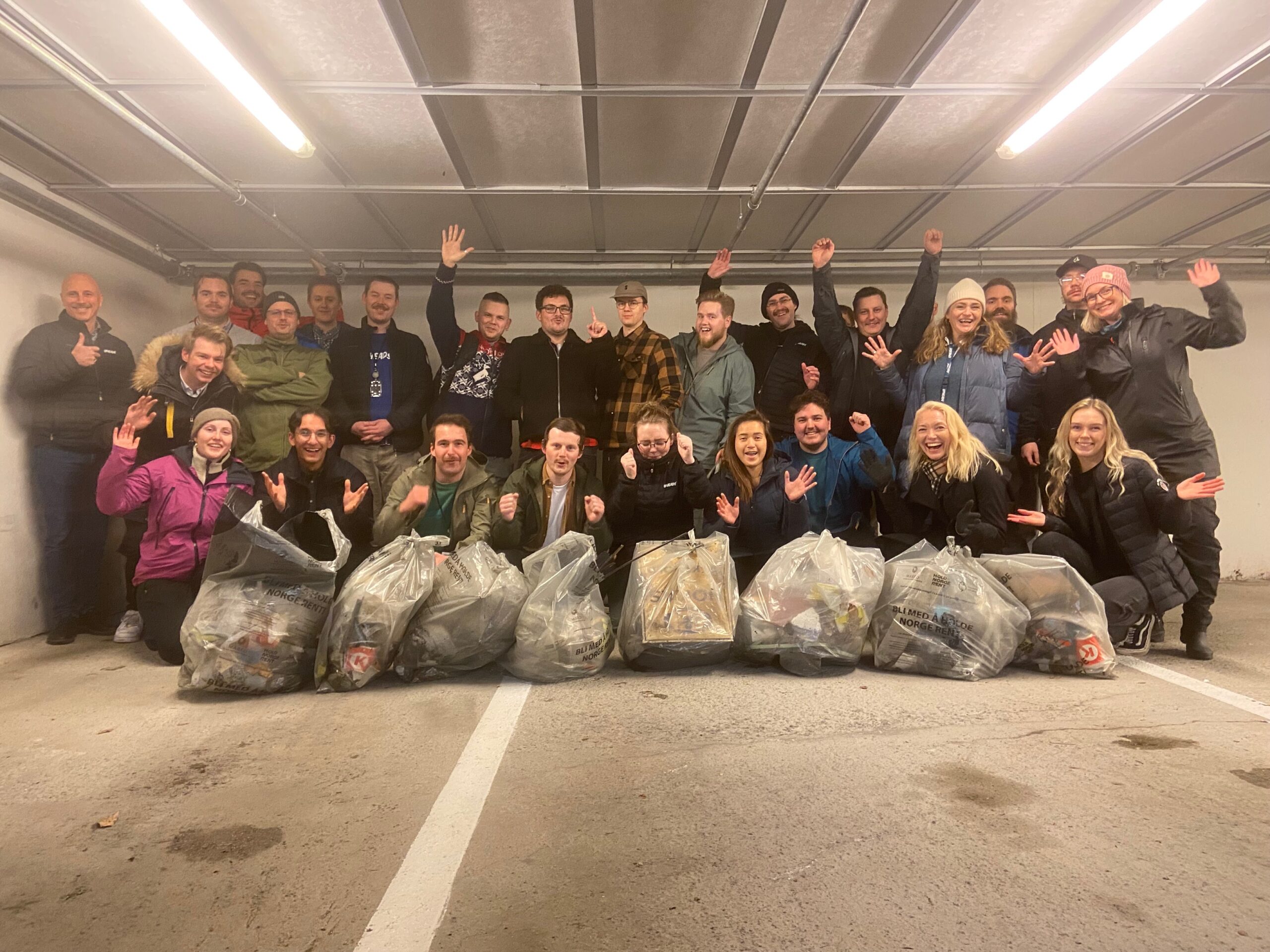 Bilde av en god gjeng konsulenter med søppelfagst.